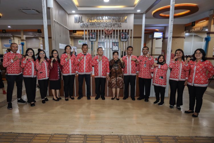 Wali Kota Pematangsiantar Didampingi Ketua TP PKK Bersama Sekda Meninjau MPP di Ramayana Lantai 3 Wali Kota Pematangsiantar Didampingi Ketua TP PKK Bersama Sekda Meninjau MPP di Ramayana Lantai 3