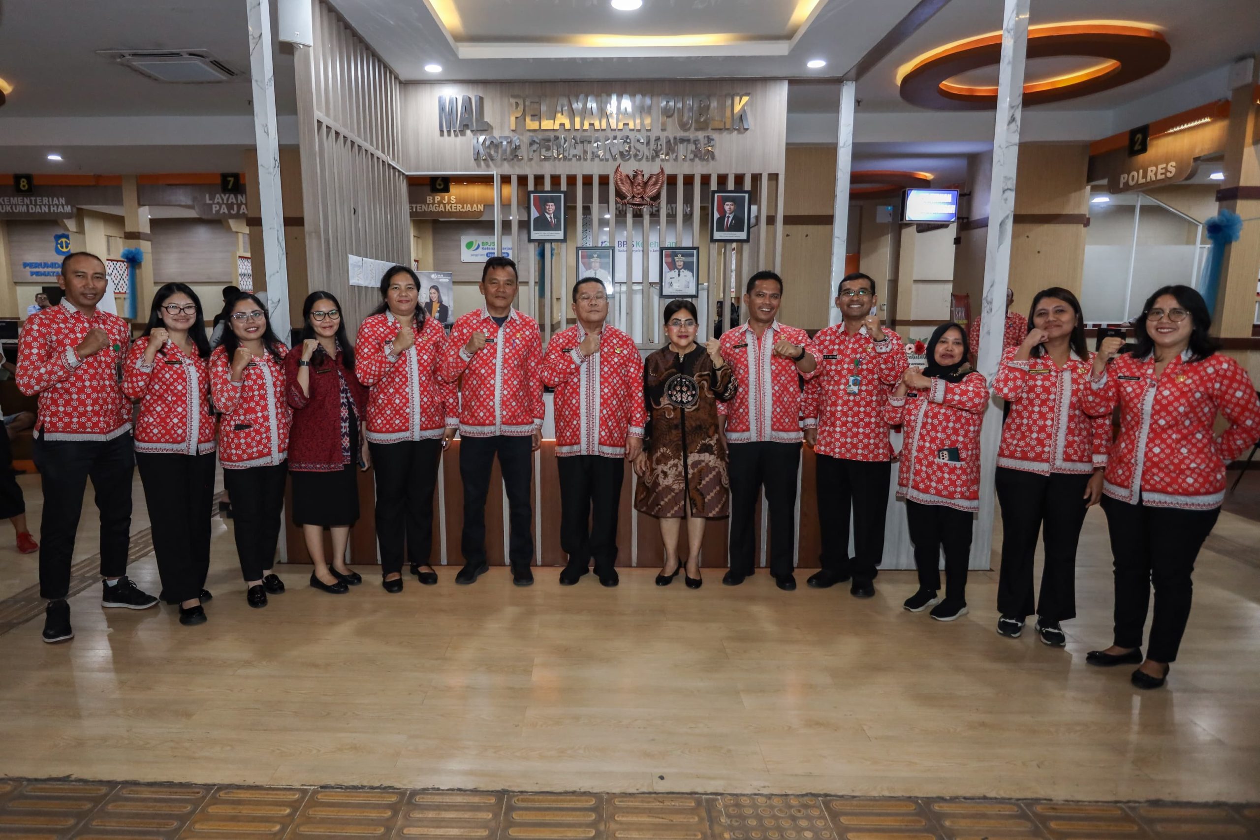 Wali Kota Pematangsiantar Didampingi Ketua TP PKK Bersama Sekda Meninjau MPP di Ramayana Lantai 3 Wali Kota Pematangsiantar Didampingi Ketua TP PKK Bersama Sekda Meninjau MPP di Ramayana Lantai 3