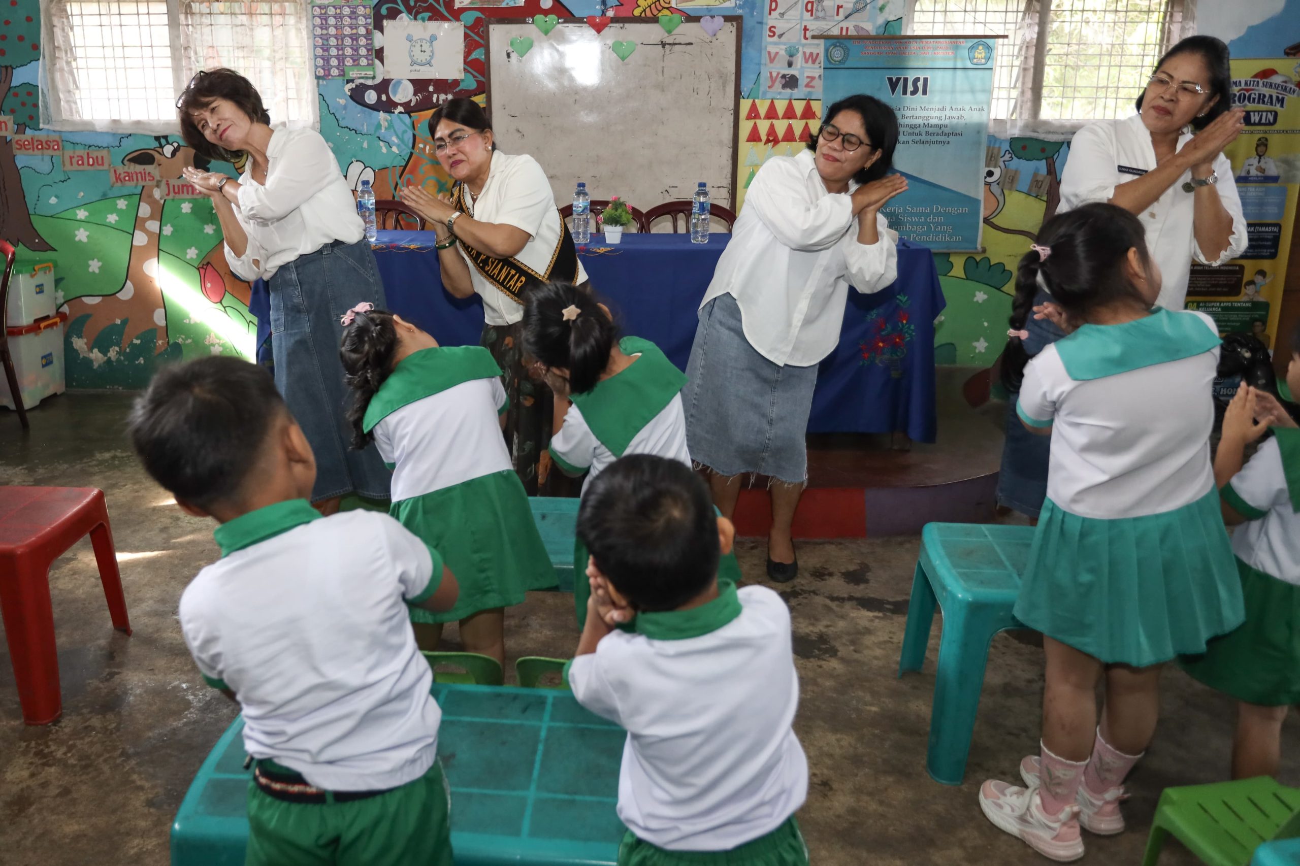 Ny Liswati Wesly Silalahi Mengunjungi Tiga Pendidikan Anak Usia Dini-Sanggar Anak Balita