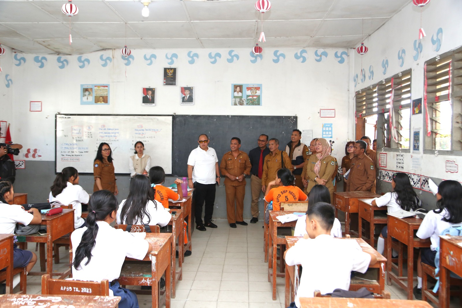 Wali Kota Meninjau Program Bimbel Tambahan bagi Siswa SMP Negeri 5 Pematangsiantar Wali Kota Meninjau Program Bimbel Tambahan bagi Siswa SMP Negeri 5 Pematangsiantar