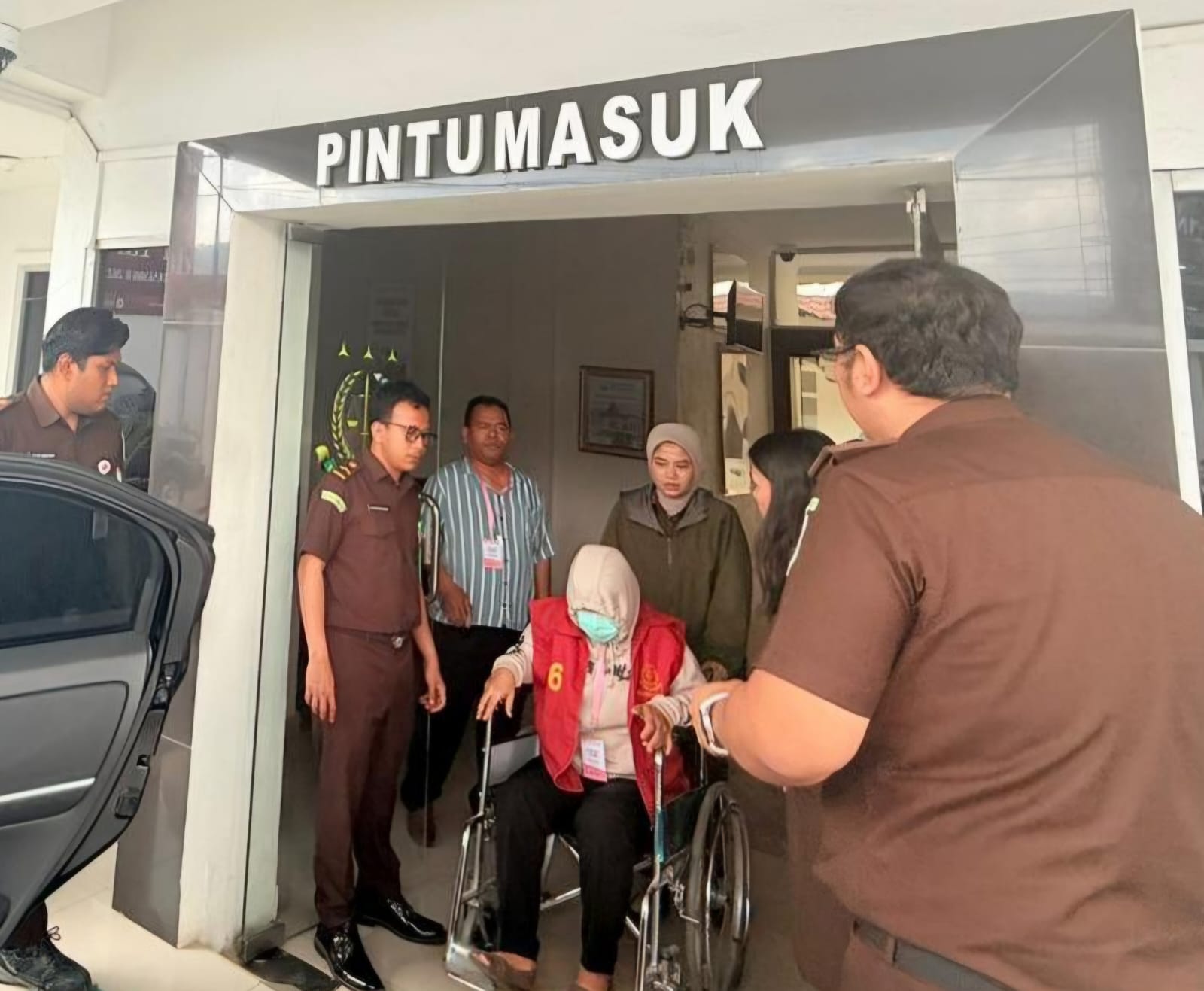 Kejari Toba Laksanakan Eksekusi Putusan Tipikor Atas Terpidana RAH, Tindak Pidana Korupsi dalam Pengelolaan Dana BOK dan JKN Kejari Toba Laksanakan Eksekusi Putusan Tipikor Atas Terpidana RAH, Tindak Pidana Korupsi dalam Pengelolaan Dana BOK dan JKN
