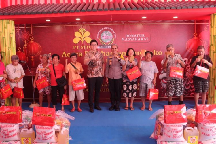 Sambut Imlek Tahun 2026, Kapolres Pematangsiantar Hadiri Pemberian Bansos kepada Warga Kurang Mampu