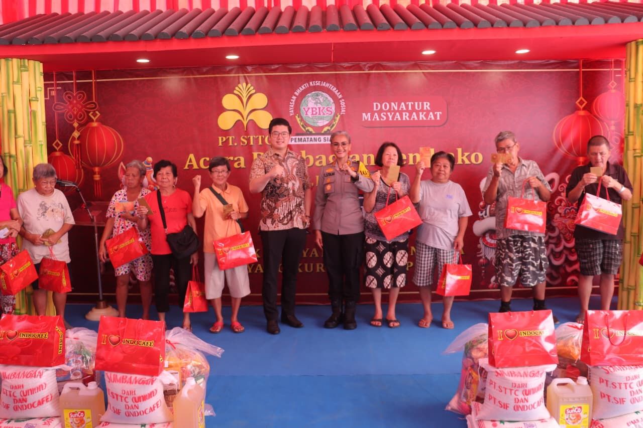 Sambut Imlek Tahun 2026, Kapolres Pematangsiantar Hadiri Pemberian Bansos kepada Warga Kurang Mampu
