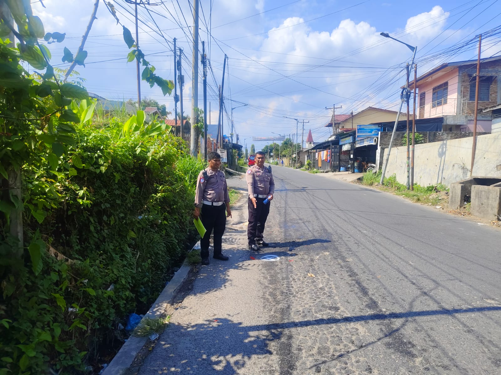 Sat Lantas Polres Pematangsiantar Respon Cepat Cek TKP Laka Lantas di Jalan Melanthon Siregar