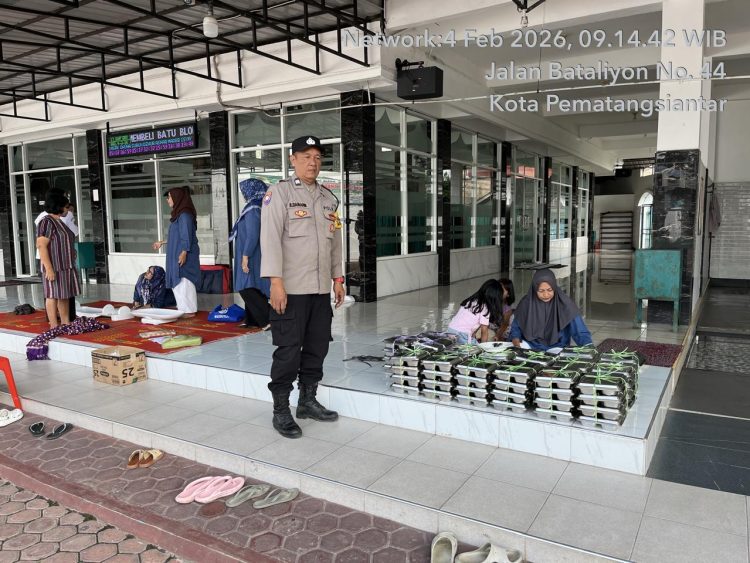 Dukung Program Pemerintahan, Bhabinkamtibmas Polsek Siantar Barat Monitoring Distribusi MBG Dukung Program Pemerintahan, Bhabinkamtibmas Polsek Siantar Barat Monitoring Distribusi MBG