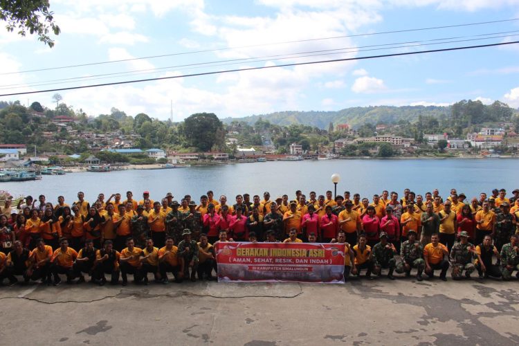 Gerakan Indonesia ASRI di Parapat, Kapolres Simalungun Pimpin Ratusan Personil Bersihkan Kawasan Wisata Danau Toba Gerakan Indonesia ASRI di Parapat, Kapolres Simalungun Pimpin Ratusan Personil Bersihkan Kawasan Wisata Danau Toba