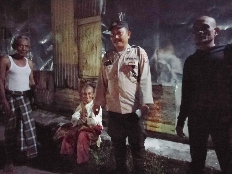 Polsek Siantar Gerak Cepat Bantu Temukan Keluarga Seorang Ibu Lansia yang Linglung di Jalan Parapat Polsek Siantar Gerak Cepat Bantu Temukan Keluarga Seorang Ibu Lansia yang Linglung di Jalan Parapat