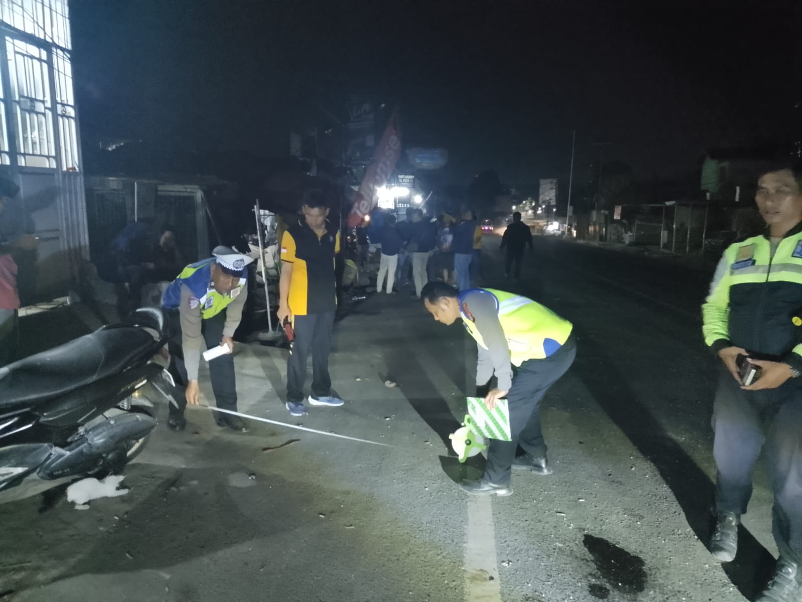 Unit Gakkum Sat Lantas Polres Simalungun Tangani Laka Beruntun 5 Kendaraan, 1 Orang Tewas Unit Gakkum Sat Lantas Polres Simalungun Tangani Laka Beruntun 5 Kendaraan, 1 Orang Tewas