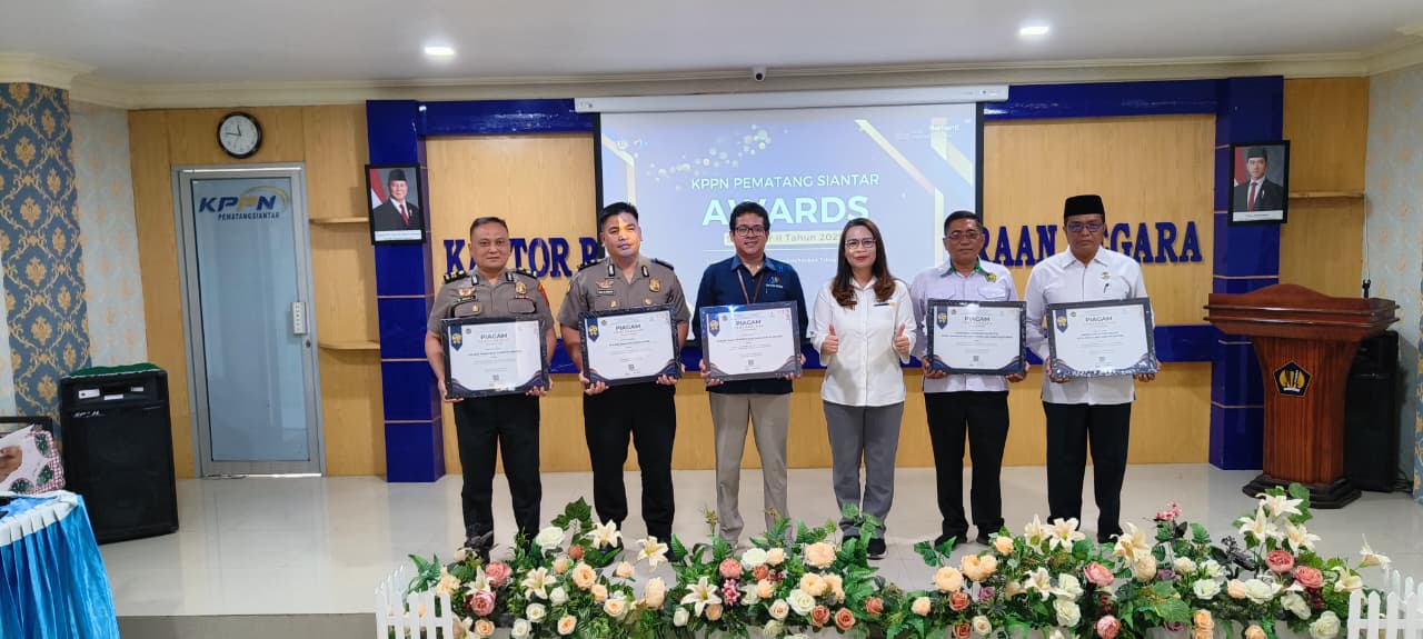 Polres Simalungun Boyong Tiga Penghargaan dari KPPN Pematangsiantar, Bukti Pengelolaan Anggaran Makin Profesional Polres Simalungun Boyong Tiga Penghargaan dari KPPN Pematangsiantar, Bukti Pengelolaan Anggaran Makin Profesional