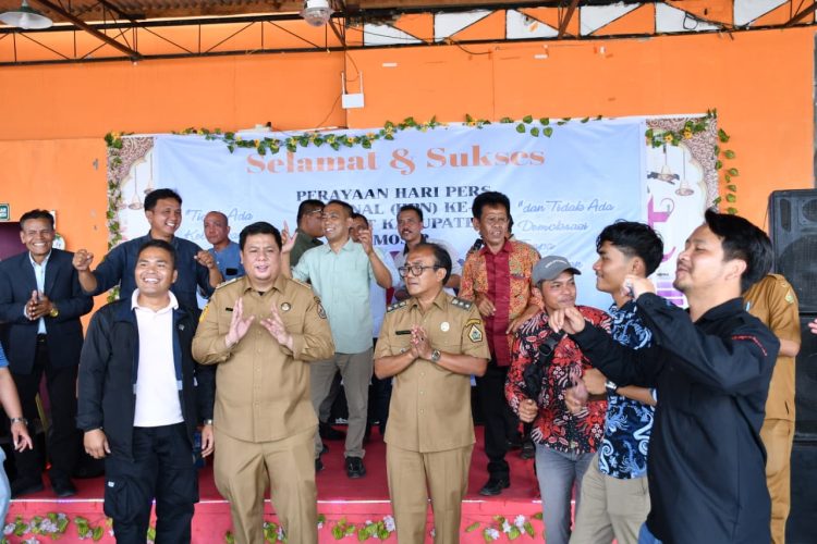 Perayaan Hari Pers Nasional, Bupati dan Wabup Samosir Rajut Kebersamaan Dengan Pers Perayaan Hari Pers Nasional, Bupati dan Wabup Samosir Rajut Kebersamaan Dengan Pers