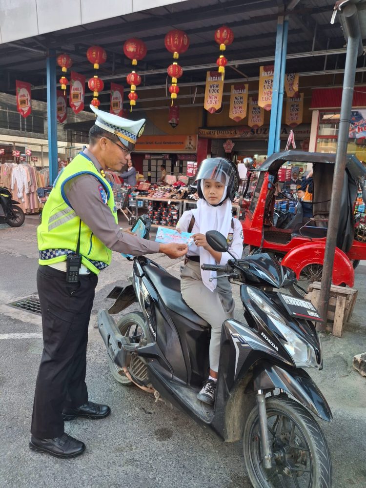 Ops Keselamatan Toba 2026, Sat Lantas Polres Pematangsiantar Sosialisasi kepada Pengendara Roda 2 Ops Keselamatan Toba 2026, Sat Lantas Polres Pematangsiantar Sosialisasi kepada Pengendara Roda 2