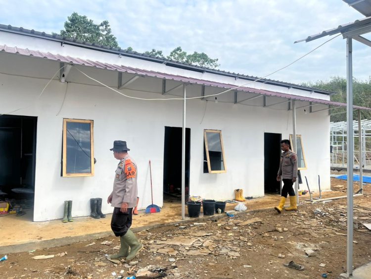 Dengan Semangat Kebersamaan, Brimob Gotong Royong Bangun Rumah Korban Banjir Tolang Julu Dengan Semangat Kebersamaan, Brimob Gotong Royong Bangun Rumah Korban Banjir Tolang Julu