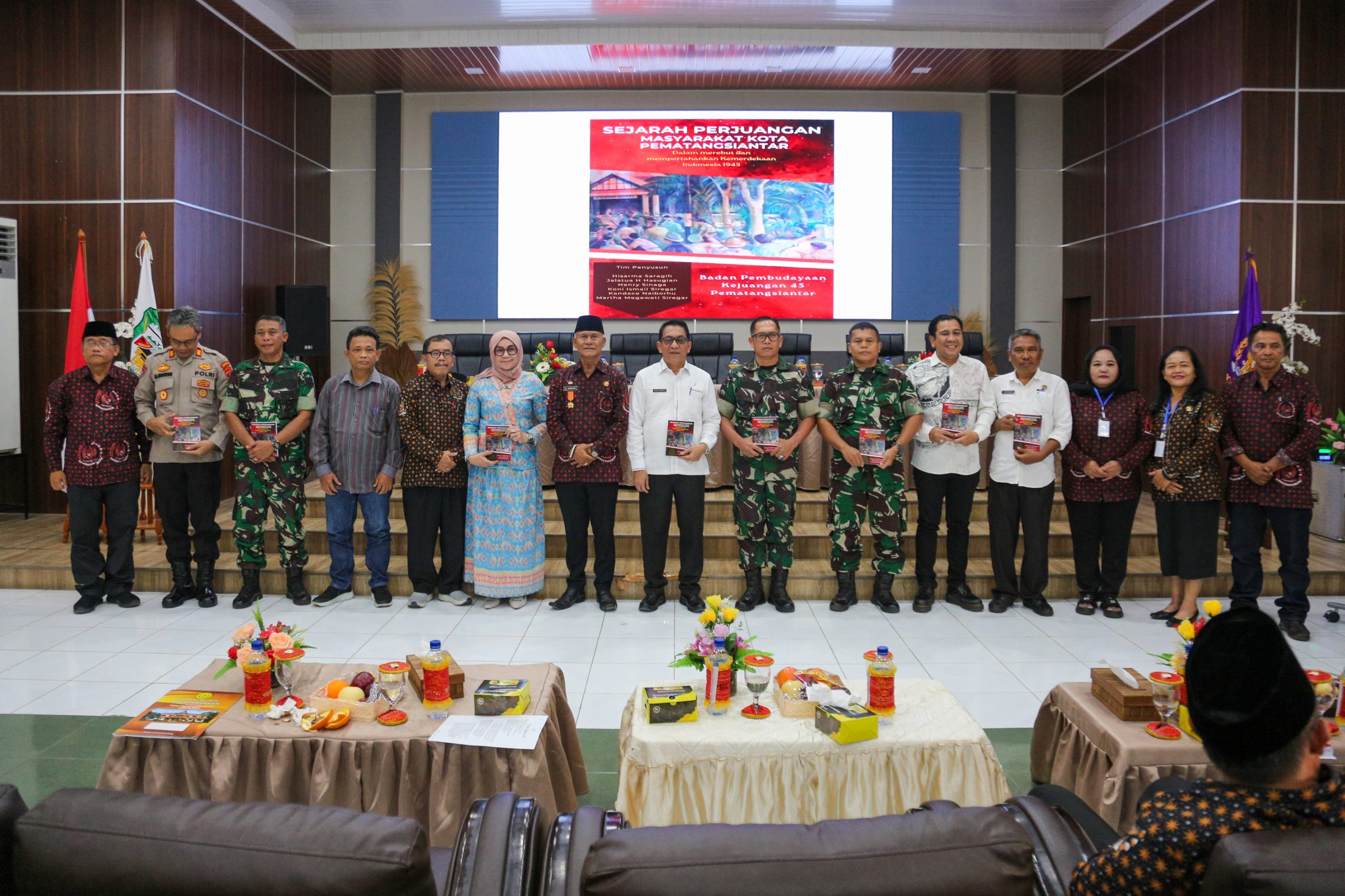 Buku ‘Sejarah Perjuangan Masyarakat Kota Pematangsiantar Dalam Merebut dan Mempertahankan Kemerdekaan Indonesia 1945’ Resmi Launching dan Didistribusikan Buku ‘Sejarah Perjuangan Masyarakat Kota Pematangsiantar Dalam Merebut dan Mempertahankan Kemerdekaan Indonesia 1945’ Resmi Launching dan Didistribusikan