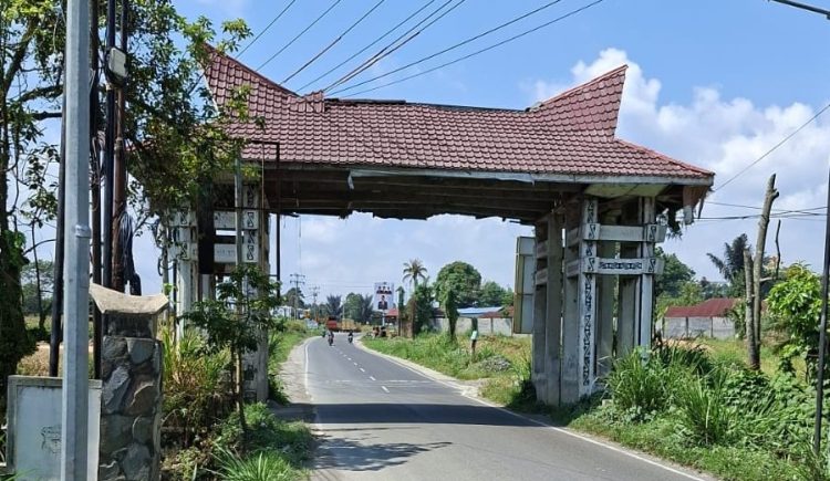Pemkab Simalungun Bongkar Gapura Perbatasan Siantar-Saribudolok Demi Kelancaran Lalu Lintas Pemkab Simalungun Bongkar Gapura Perbatasan Siantar-Saribudolok Demi Kelancaran Lalu Lintas