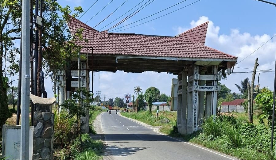 Pemkab Simalungun Bongkar Gapura Perbatasan Siantar-Saribudolok Demi Kelancaran Lalu Lintas Pemkab Simalungun Bongkar Gapura Perbatasan Siantar-Saribudolok Demi Kelancaran Lalu Lintas