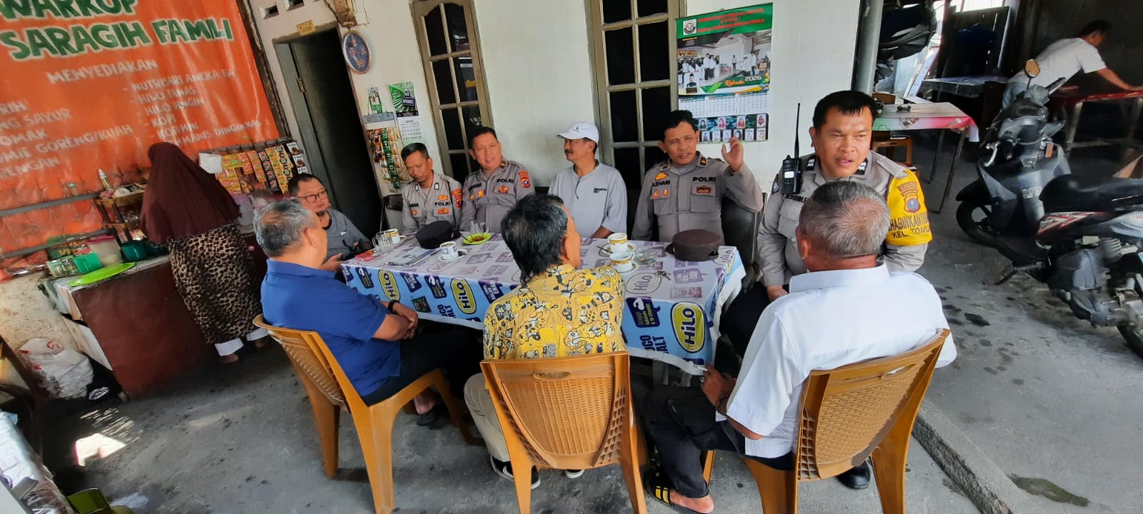 Ngopi Bareng Bersama Masyarakat, Sat Binmas Polres Pematangsiantar Sambang Kamtibmas Ngopi Bareng Bersama Masyarakat, Sat Binmas Polres Pematangsiantar Sambang Kamtibmas