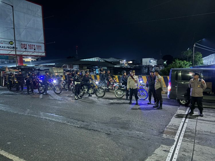 Hingga Dini Hari, Brimob Polda Sumut dan Polsek Medan Timur Sisir Titik Rawan Kamtibmas Hingga Dini Hari, Brimob Polda Sumut dan Polsek Medan Timur Sisir Titik Rawan Kamtibmas