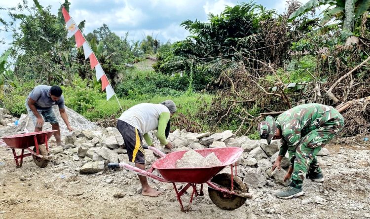 Satgas TMMD Ke-127 Kodim 0207/Simalungun Bersama Warga Laksanakan Pengerjaan Saluran Drainase di Nagori Bahapal Satgas TMMD Ke-127 Kodim 0207/Simalungun Bersama Warga Laksanakan Pengerjaan Saluran Drainase di Nagori Bahapal