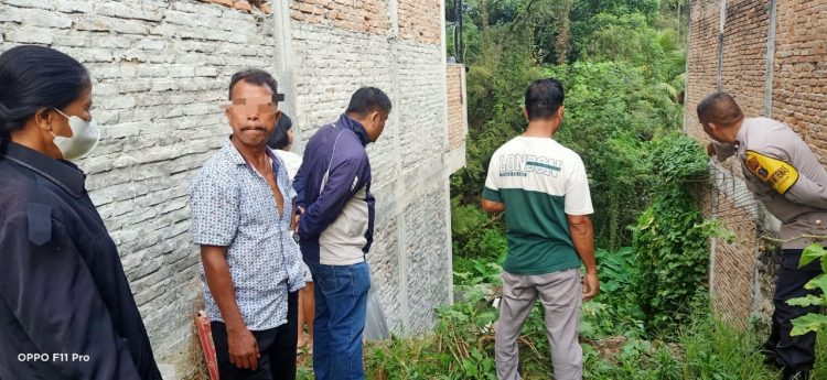 Bhabinkamtibmas Polsek Siantar Martoba Selesaikan Masalah Limbah Warganya Dengan Mediasi