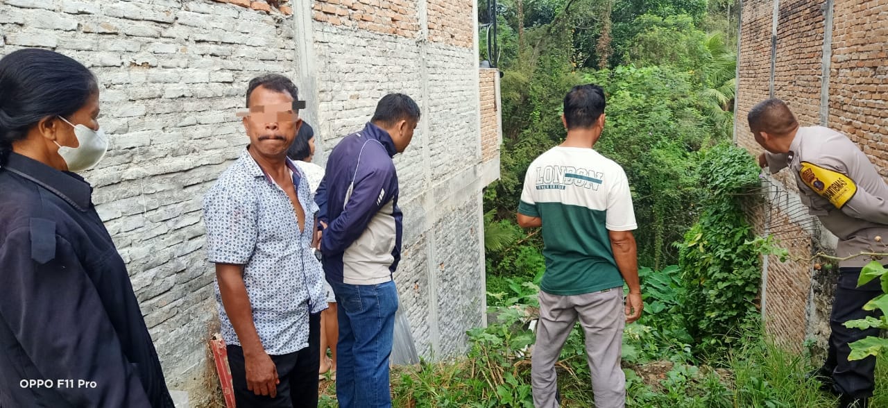 Bhabinkamtibmas Polsek Siantar Martoba Selesaikan Masalah Limbah Warganya Dengan Mediasi