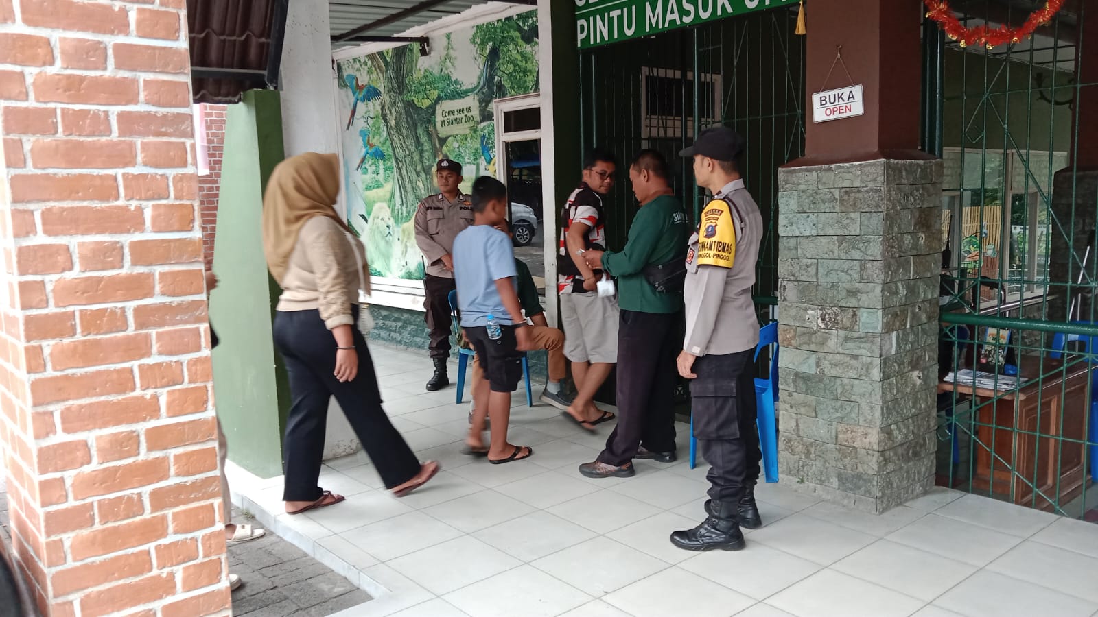 Antisipasi Gangguan Kamtibmas, Bhabinkamtibmas Polsek Siantar Barat Amankan Objek Wisata