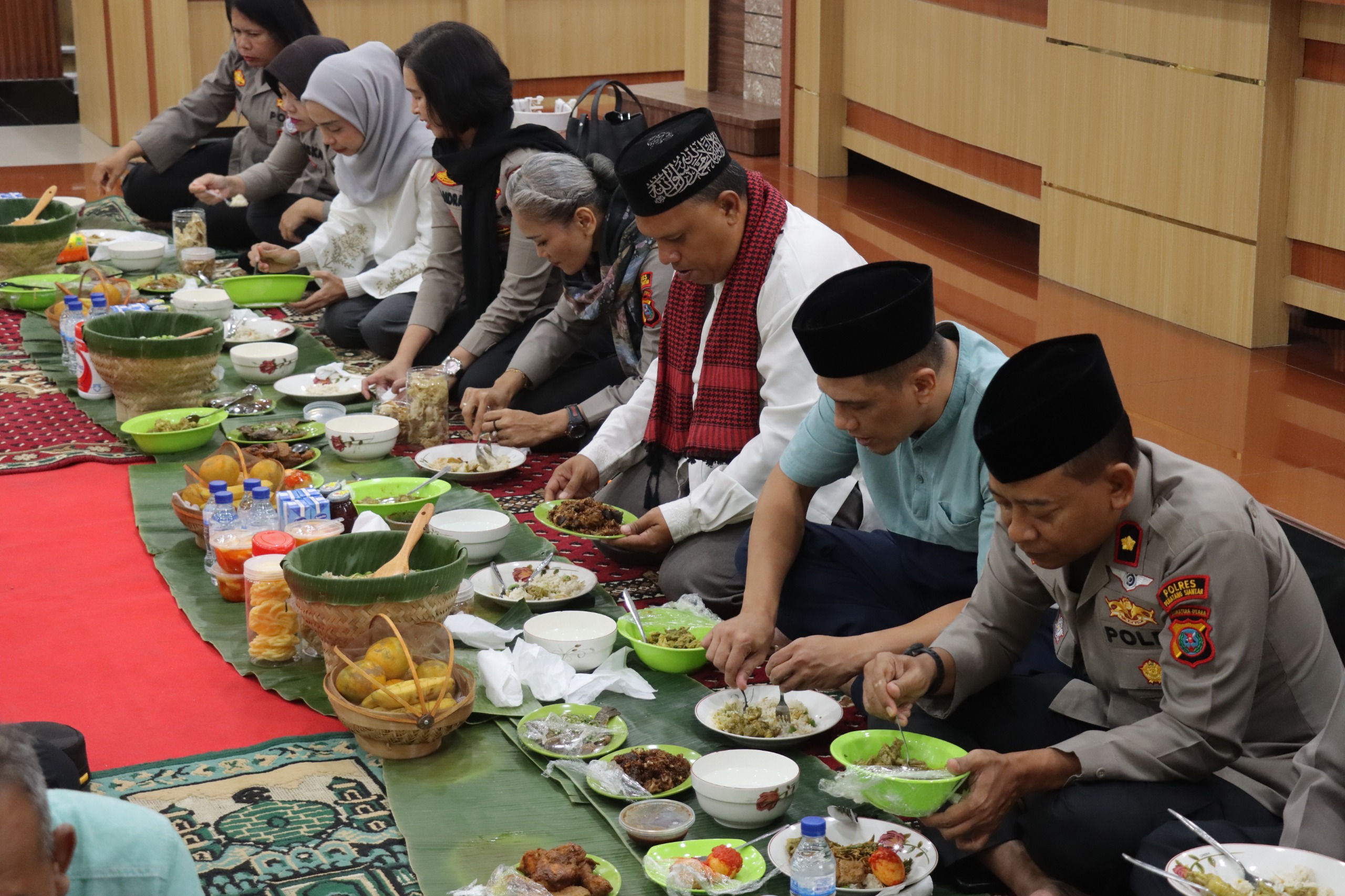 Keluarga Besar Polres Pematangsiantar Gelar Punggahan Sambut Bulan Suci 1447H/2026M Keluarga Besar Polres Pematangsiantar Gelar Punggahan Sambut Bulan Suci 1447H/2026M