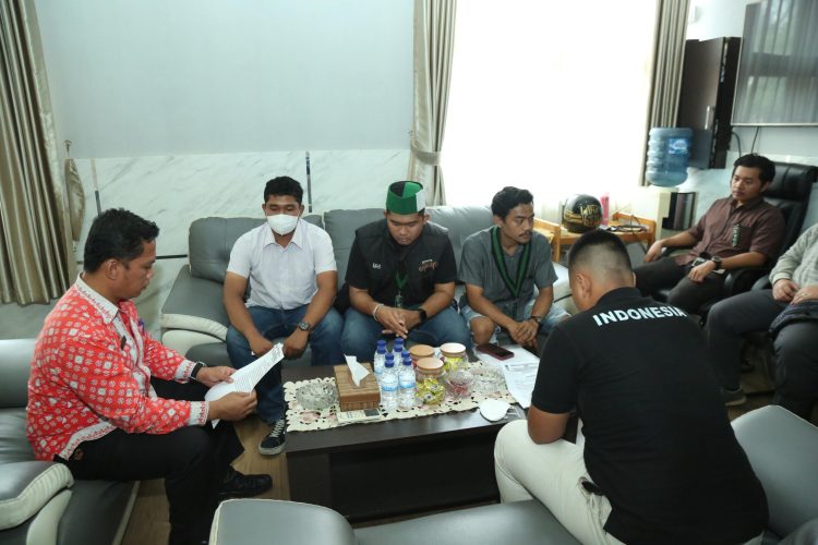 Wali Kota Pematangsiantar Diwakili Sekda Junaedi Antonius Sitanggang Menerima Massa Aksi Unjuk Rasa HMI