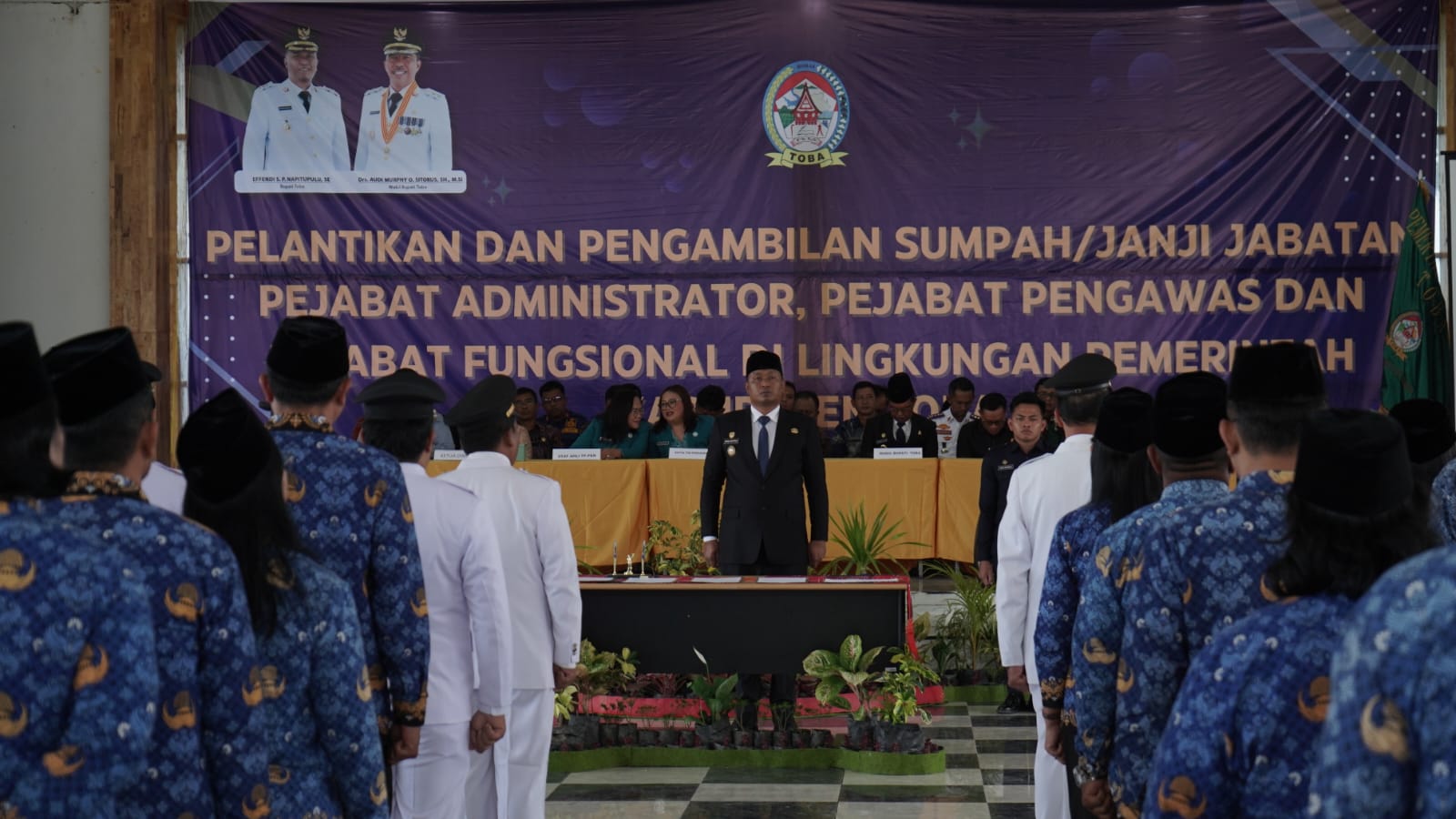 Bupati Toba Lantik 98 Pejabat Administrator, Pejabat Pengawas dan Pejabat Fungsional Bupati Toba Lantik 98 Pejabat Administrator, Pejabat Pengawas dan Pejabat Fungsional