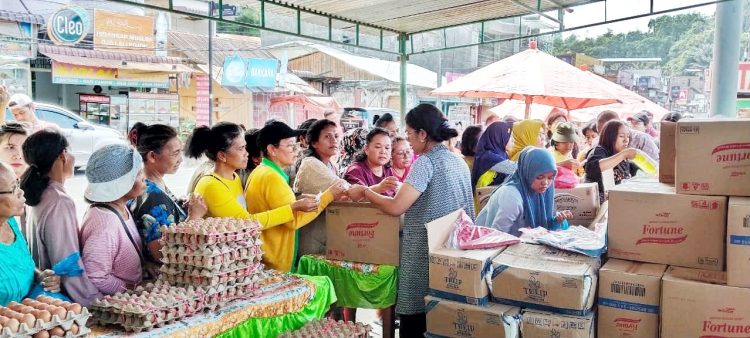 Gerakan Pangan Murah Dishanpangkan Simalungun di Kota Wisata Parapat Diserbu Warga Gerakan Pangan Murah Dishanpangkan Simalungun di Kota Wisata Parapat Diserbu Warga
