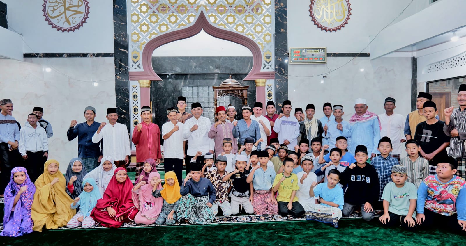 Silaturahmi dengan Masyarakat Nagori Limag dan Shalat Tarawih Bersama, Bupati Simalungun Ajak Masyarakat Perbaiki Diri Silaturahmi dengan Masyarakat Nagori Limag dan Shalat Tarawih Bersama, Bupati Simalungun Ajak Masyarakat Perbaiki Diri