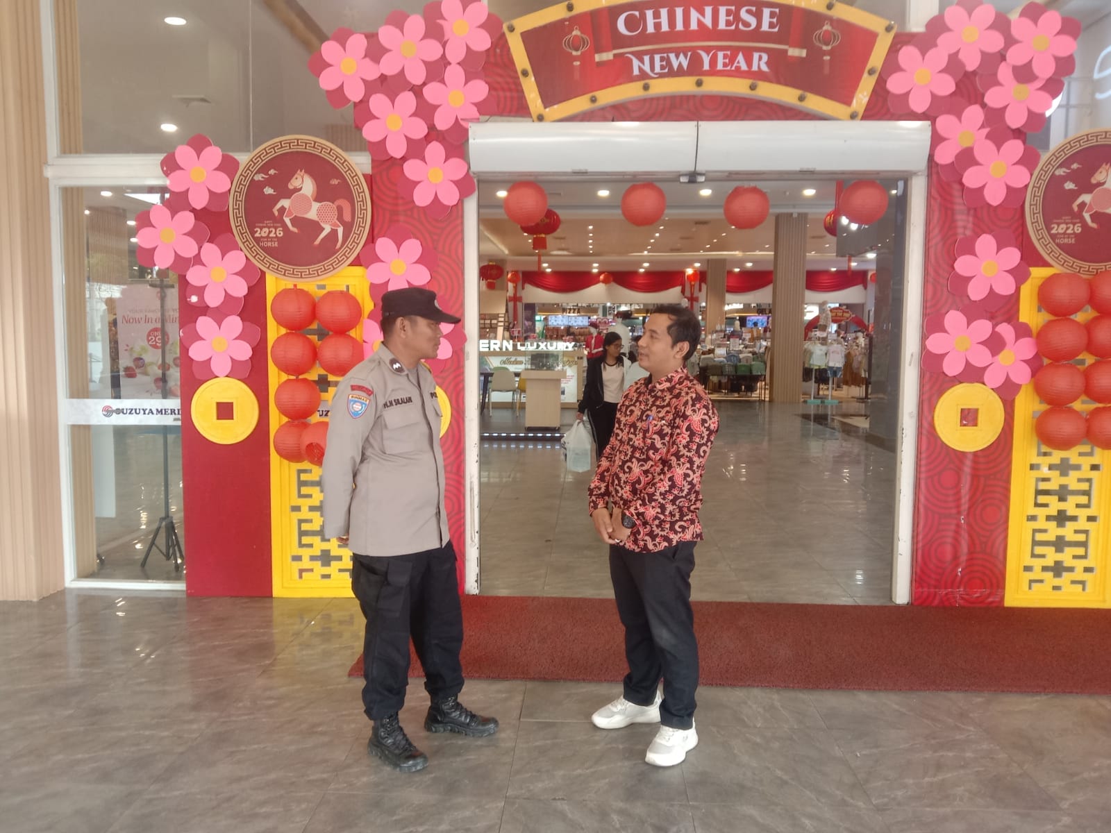Bhabinkamtibmas Polsek Siantar Timur Sambang dan Sampaikan Himbauan Kamtibmas di Suzuya Mall Bhabinkamtibmas Polsek Siantar Timur Sambang dan Sampaikan Himbauan Kamtibmas di Suzuya Mall