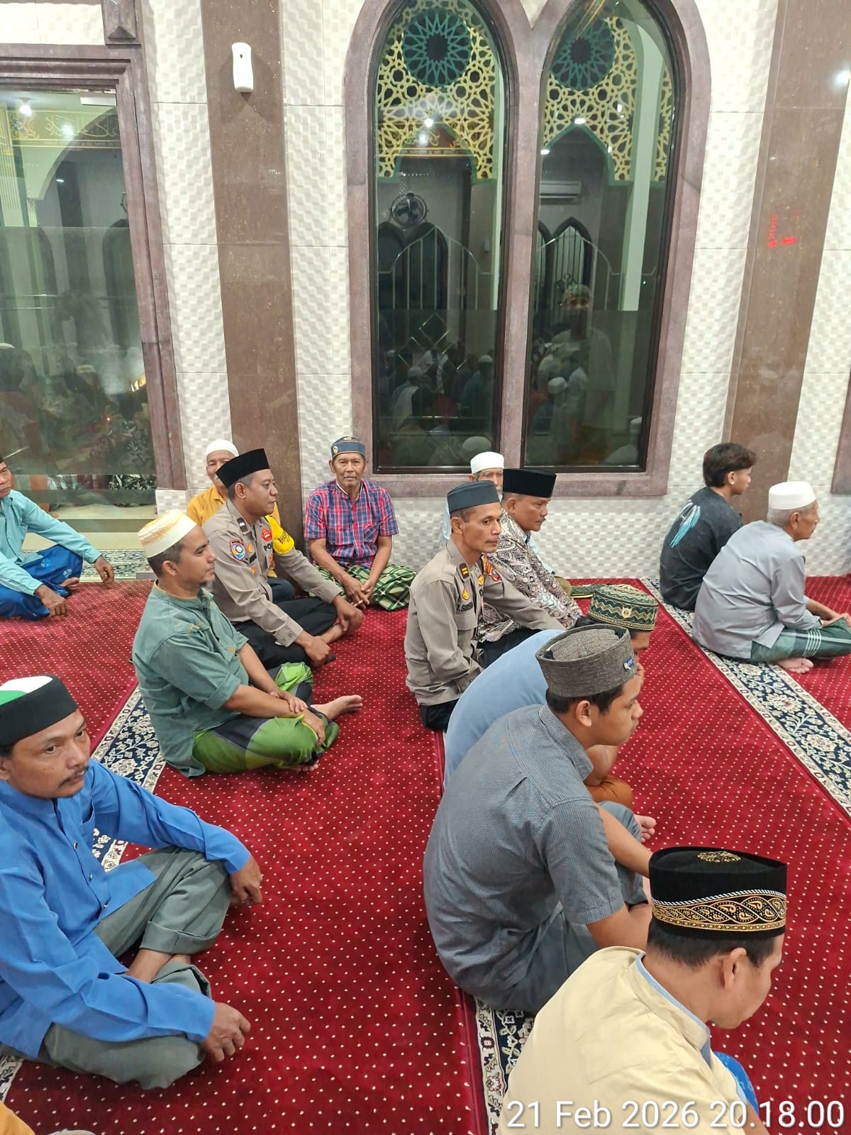 Jalin Silaturahmi, Wakapolsek Siantar Utara Sholat Tarawih Berjamaah di Mesjid Al Ikhlas Jalan Nagur Jalin Silaturahmi, Wakapolsek Siantar Utara Sholat Tarawih Berjamaah di Mesjid Al Ikhlas Jalan Nagur