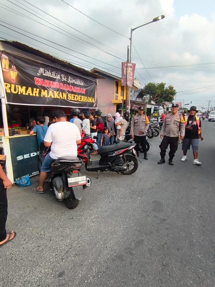 Berikan Kenyamanan, Polsek Siantar Marihat Patroli Lokasi Penjualan Takjil Berikan Kenyamanan, Polsek Siantar Marihat Patroli Lokasi Penjualan Takjil