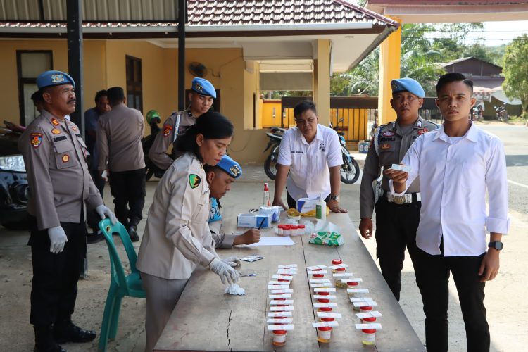 Tindak Lanjuti Direktif Kapolri Polres Tapteng Gelar Tes Urine Mendadak