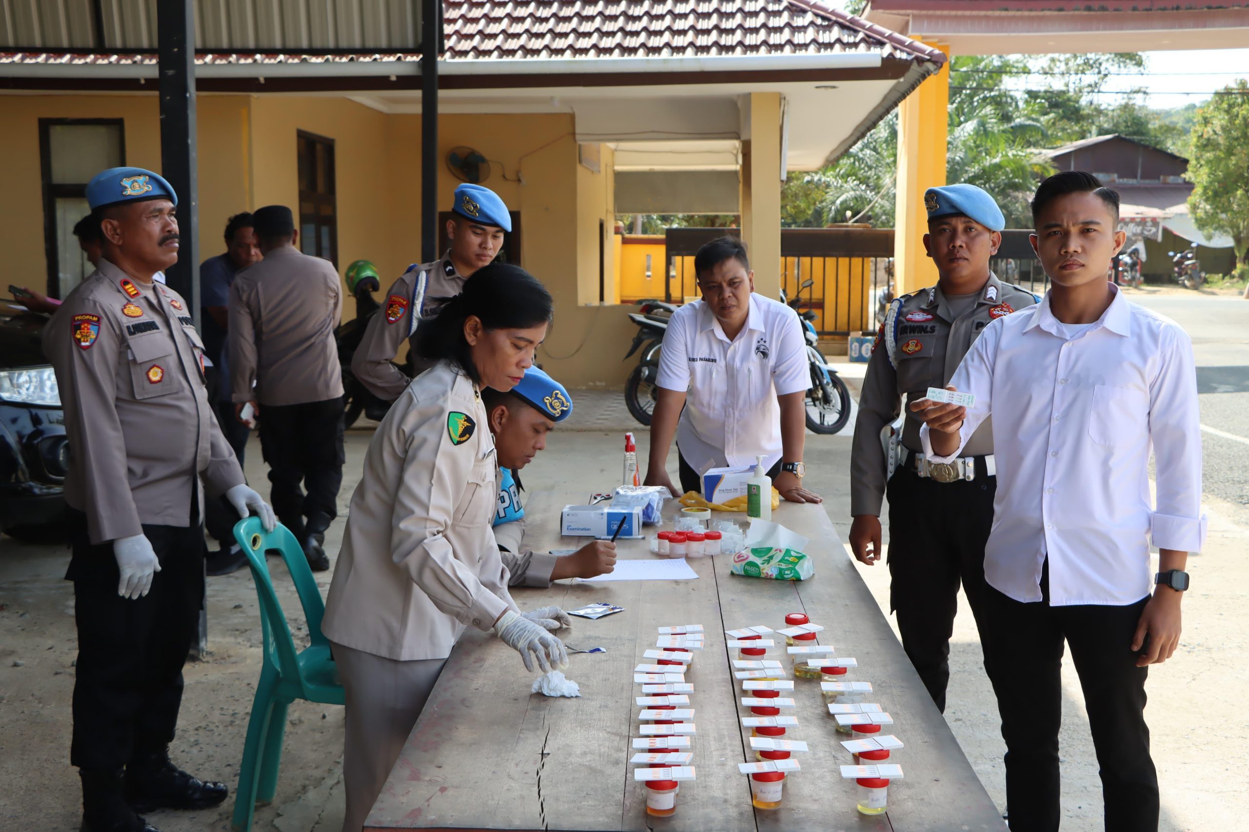 Tindak Lanjuti Direktif Kapolri Polres Tapteng Gelar Tes Urine Mendadak