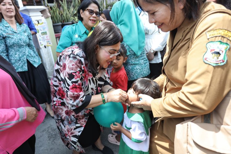 Ketua TP PKK Kota Pematangsiantar Ny Liswati Wesly Silalahi Meninjau Kegiatan Posyandu Ketua TP PKK Kota Pematangsiantar Ny Liswati Wesly Silalahi Meninjau Kegiatan Posyandu