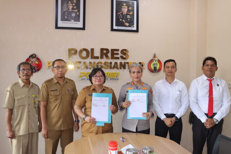 Pemko Pematangsiantar melalui Dinsos P3A dan Polres Pematangsiantar Tandatangani Nota Kesepahaman Tentang Layanan Perlindungan Perempuan Korban Kekerasan dan Anak yang Memerlukan Perlindungan Khusus Pemko Pematangsiantar melalui Dinsos P3A dan Polres Pematangsiantar Tandatangani Nota Kesepahaman Tentang Layanan Perlindungan Perempuan Korban Kekerasan dan Anak yang Memerlukan Perlindungan Khusus