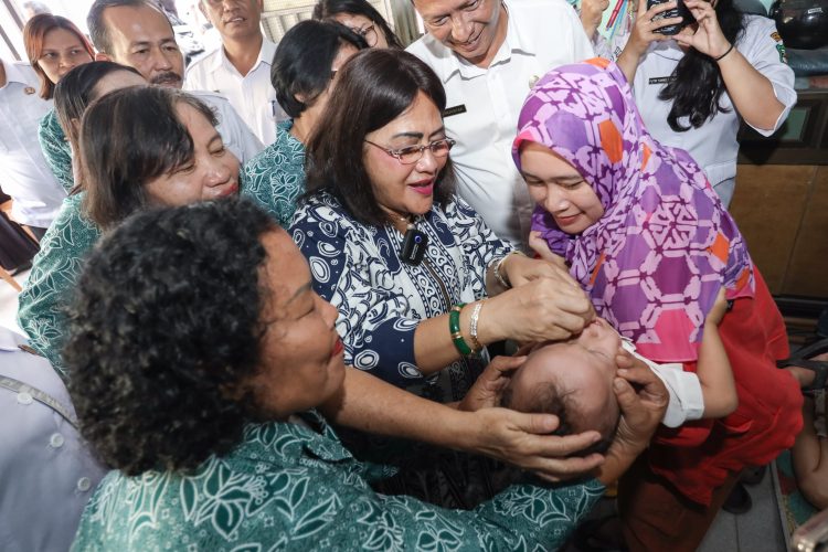 Ketua TP PKK Kota Pematangsiantar Ny Liswati Wesly Silalahi Kunjungi Posyandu di Jalan Narumonda Ketua TP PKK Kota Pematangsiantar Ny Liswati Wesly Silalahi Kunjungi Posyandu di Jalan Narumonda
