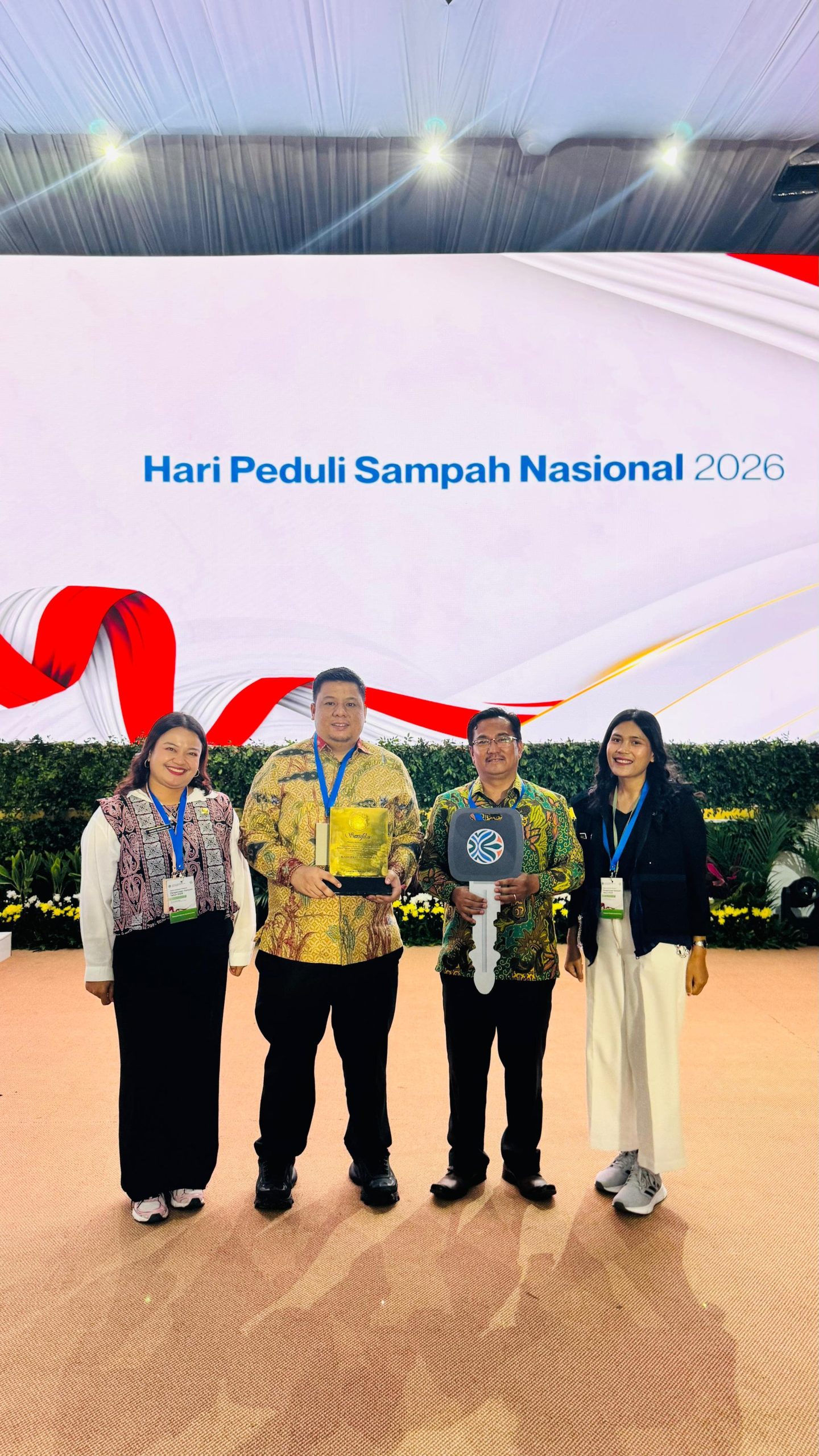 Kabupaten Samosir Satu-satunya dari Provinsi Sumut Meraih Penghargaan Sertifikat Menuju Kota Bersih