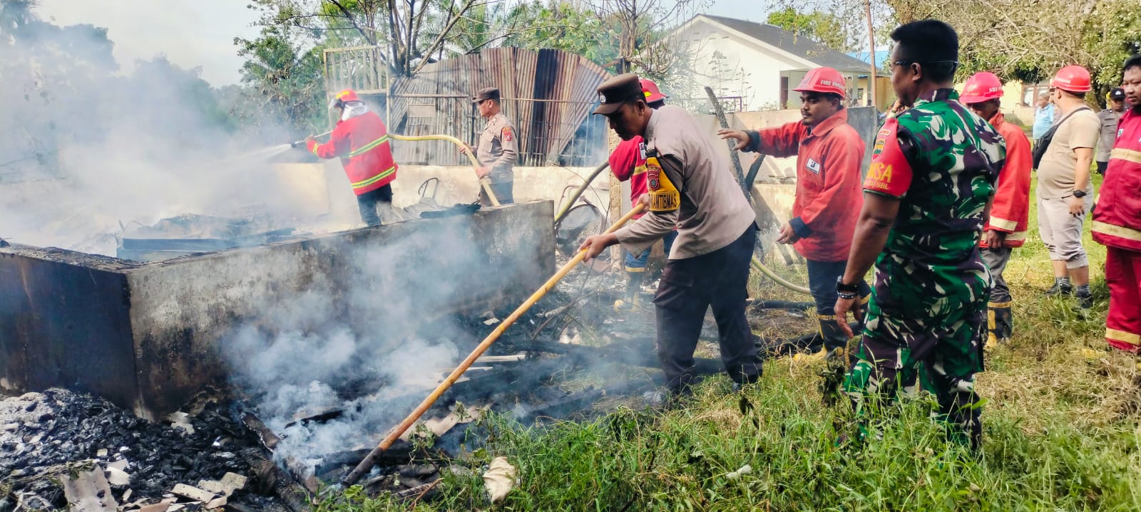 Rumah Penjaga Sekolah di Simalungun Ludes Terbakar, Polisi Bergerak Cepat Padamkan Kobaran Api