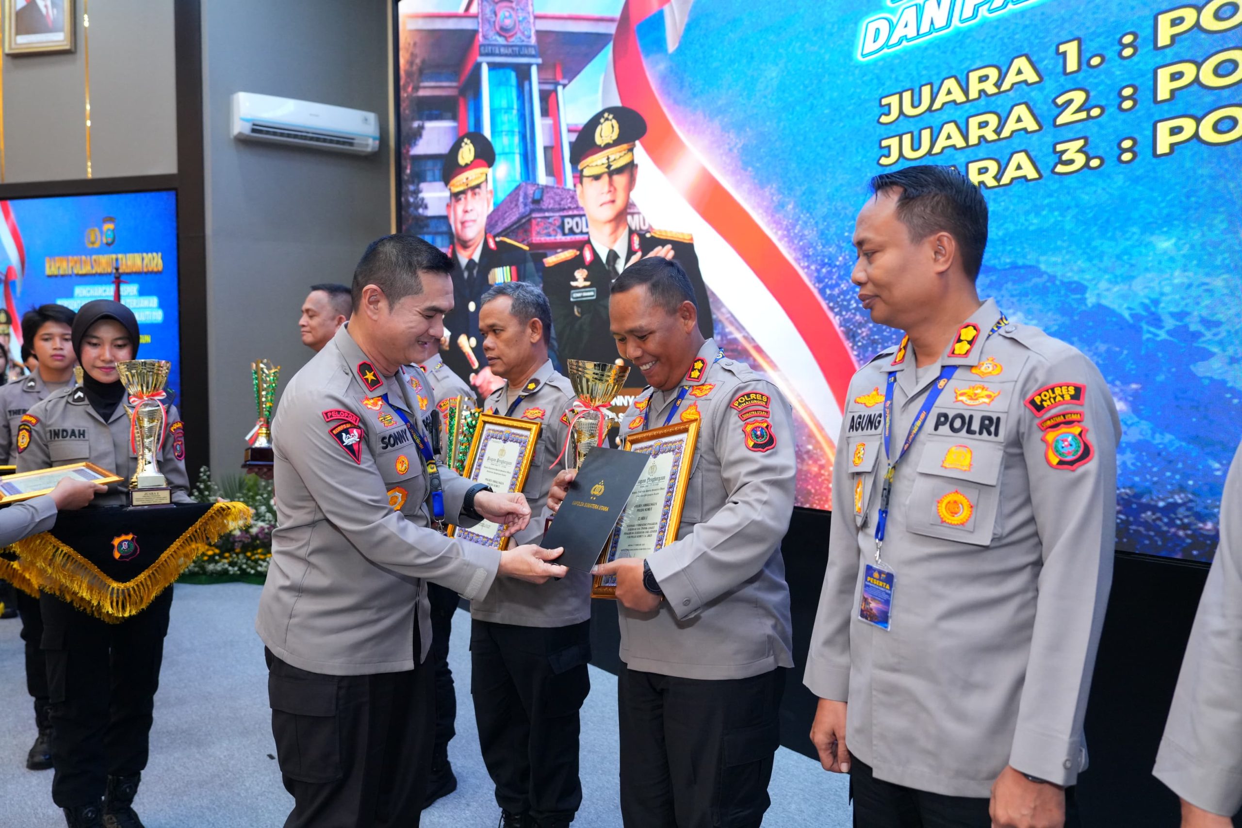 Polres Simalungun Borong Tiga Penghargaan di Rapim Polda Sumut, Kapolres Beri Reward Langsung Polres Simalungun Borong Tiga Penghargaan di Rapim Polda Sumut, Kapolres Beri Reward Langsung