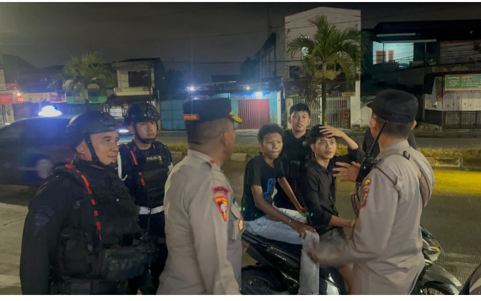Humanis Tapi Tegas, Brimob dan Polrestabes Medan Sisir Titik Rawan di Kota Medan