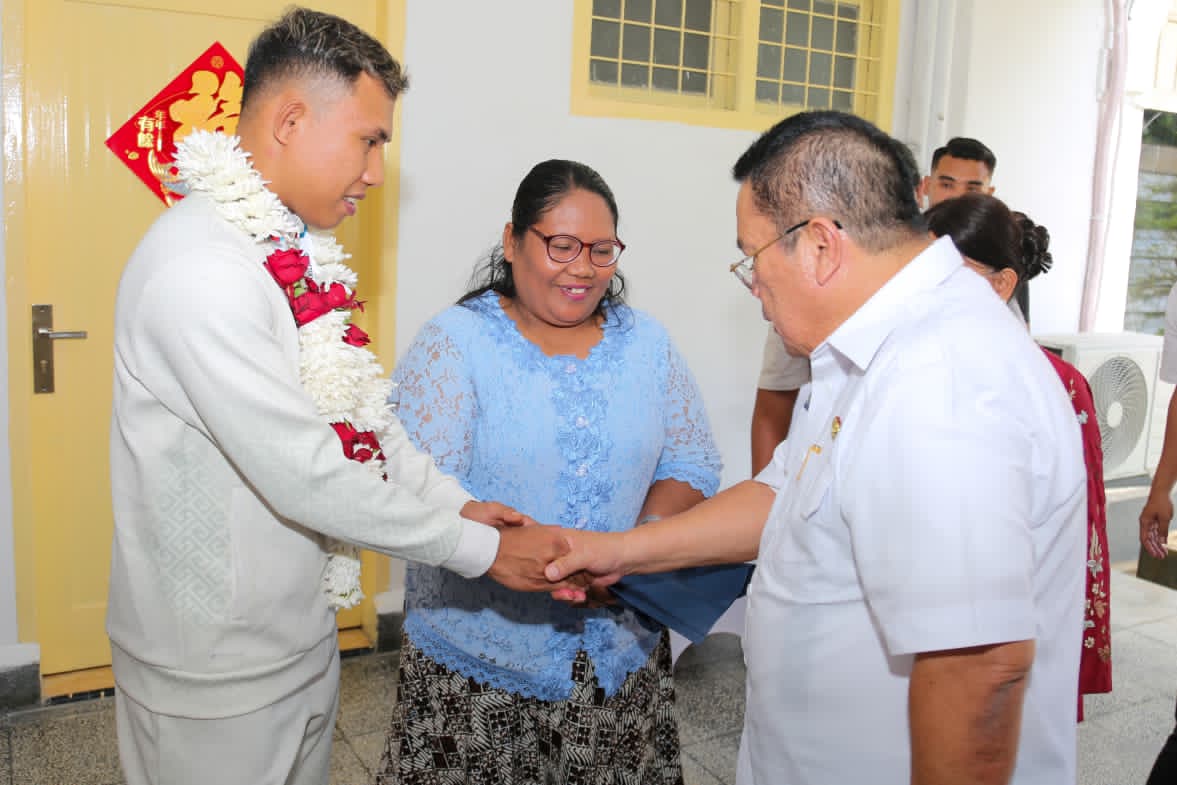 Juara Dunia dari Siantar Disambut Hangat di Rumah Dinas Wali Kota Wesly Silalahi Apresiasi Riyan Lumbanbatu, Bukti Atlet Daerah Mampu Tembus Prestasi Internasional Juara Dunia dari Siantar Disambut Hangat di Rumah Dinas Wali Kota Wesly Silalahi Apresiasi Riyan Lumbanbatu, Bukti Atlet Daerah Mampu Tembus Prestasi Internasional