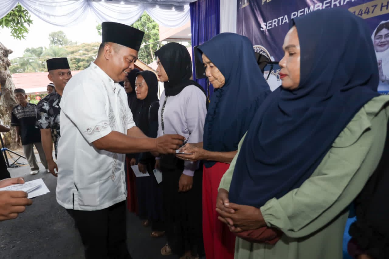 Wali Kota Wesly Silalahi Apresiasi Ramadhan Berbagi Perumda Tirta Uli, Serahkan Tali Asih kepada Jamaah dan BKM Wali Kota Wesly Silalahi Apresiasi Ramadhan Berbagi Perumda Tirta Uli, Serahkan Tali Asih kepada Jamaah dan BKM
