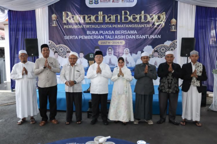 Wali Kota Wesly Silalahi Apresiasi Ramadhan Berbagi Perumda Tirta Uli, Serahkan Tali Asih kepada Jamaah dan BKM Wali Kota Wesly Silalahi Apresiasi Ramadhan Berbagi Perumda Tirta Uli, Serahkan Tali Asih kepada Jamaah dan BKM