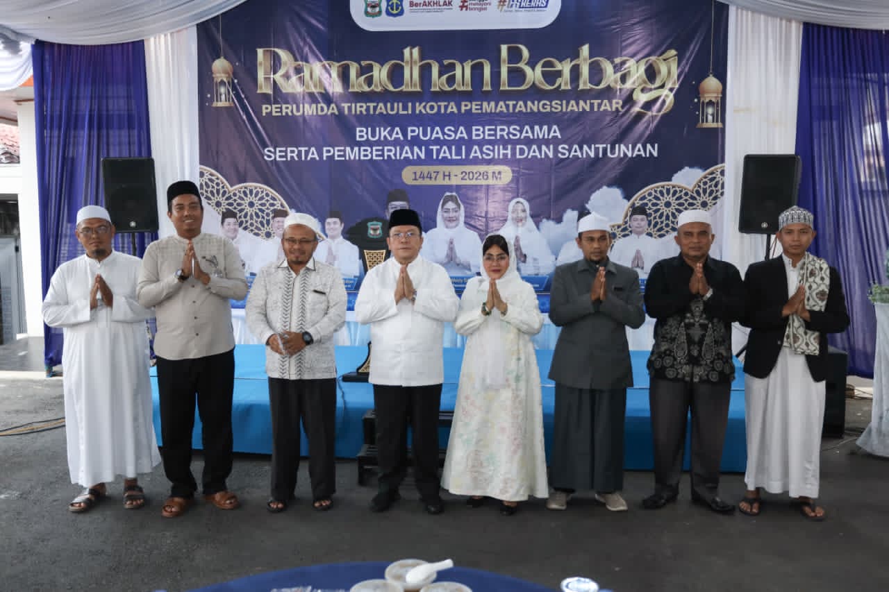 Wali Kota Wesly Silalahi Apresiasi Ramadhan Berbagi Perumda Tirta Uli, Serahkan Tali Asih kepada Jamaah dan BKM