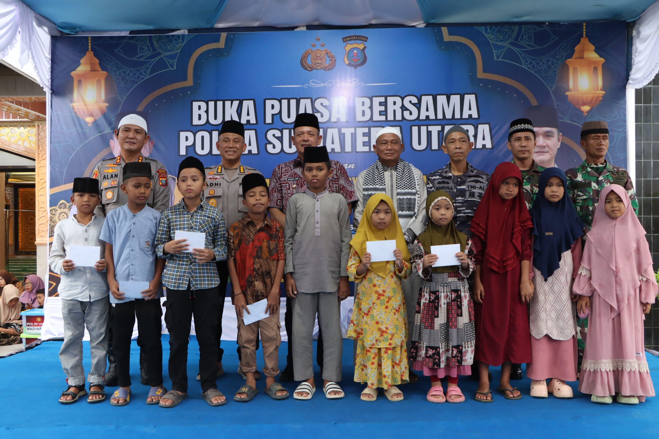 Puluhan Anak Yatim di Tapteng Terima Santunan Dari Tim safari Ramadhan Polda Sumut