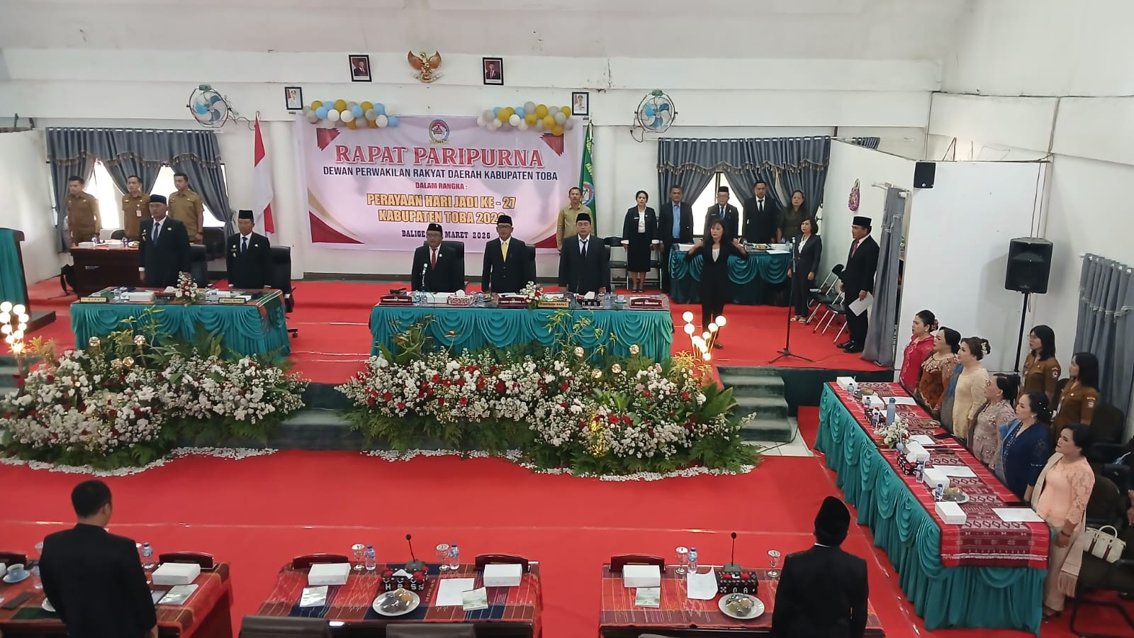 Rapat Paripurna DPRD Kabupaten Toba Peringati Hut Ke-27, Tekan Komitmen Bangun Daerah Berkelanjutan Rapat Paripurna DPRD Kabupaten Toba Peringati Hut Ke-27, Tekan Komitmen Bangun Daerah Berkelanjutan