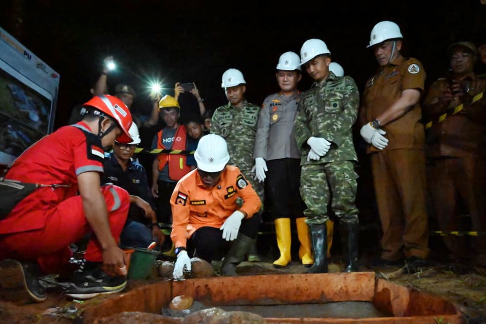 Bupati Tapteng Lakukan Groundbreaking Pembangunan SPAM Aek Sipan dan Hutagurgur Bupati Tapteng Lakukan Groundbreaking Pembangunan SPAM Aek Sipan dan Hutagurgur
