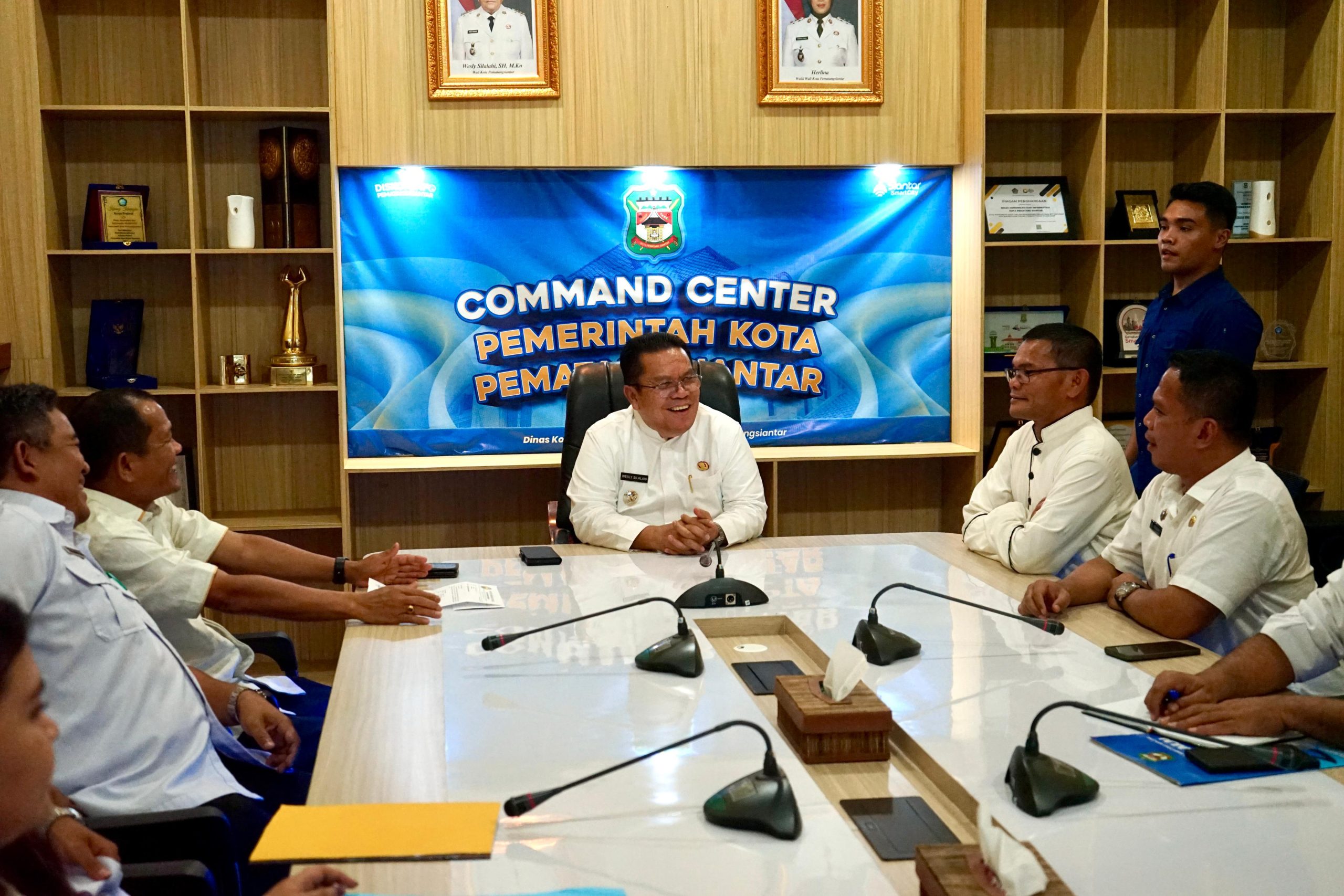 Wali Kota Pematangsiantar Wesly Silalahi Didampingi Sekda Menyambut Silaturahmi Panitia Paskah Umat Katolik Tahun 2026 Konsep Otomatis